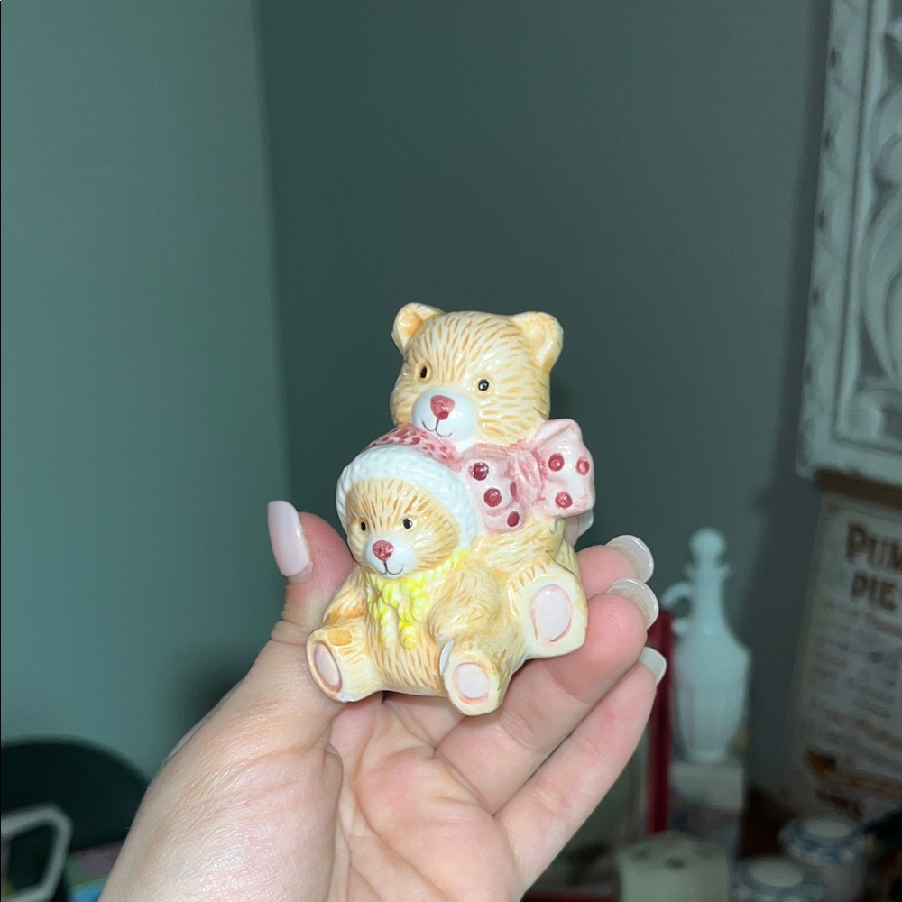 Vintage Hand Painted Teddy Bear Family Ceramic Salt and Pepper Shakers - Picture 2 of 8